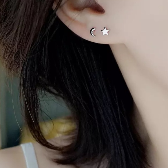 925 Silver Moon and Star Stud Earrings - Picture 4 of 6